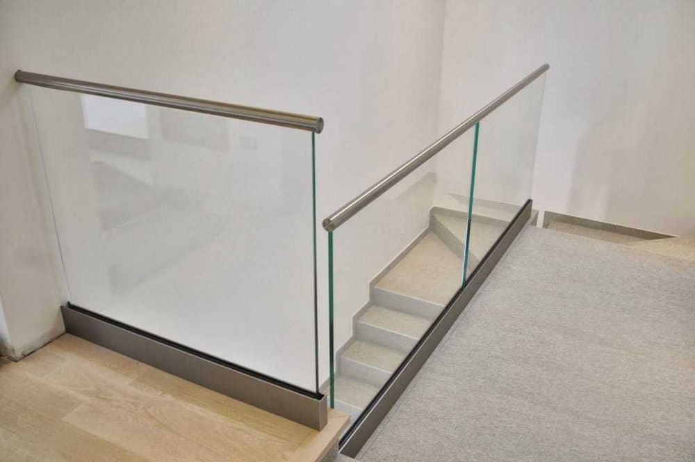 Алюминиевый профиль для балконов, ограждения лестничных проемов, терас