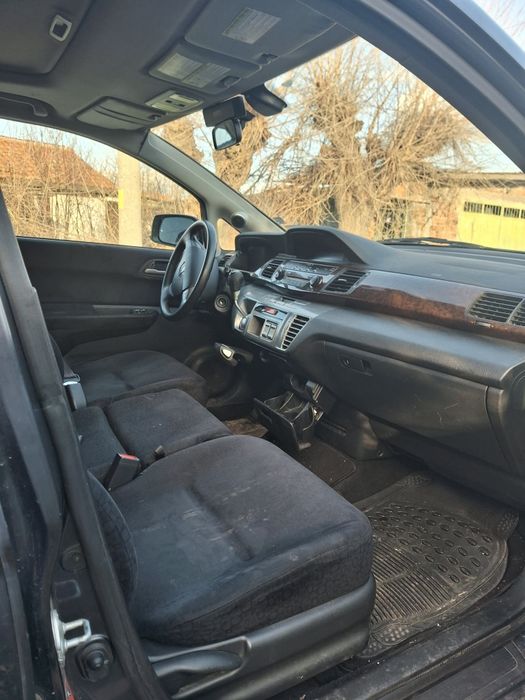 Honda FR-V на Части