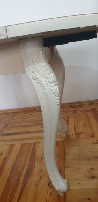 Стол для гостиной