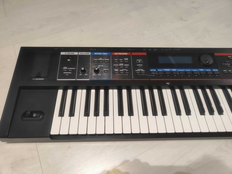 Roland JUNO Di професионален преносим синтезатор 61 клавиша