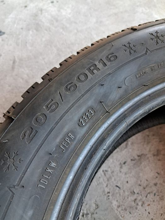 2 anvelope iarnă 205 60 r16 Dunlop