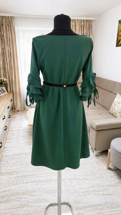 Rochie verde smarald elegantă – mărimea M – stare impecabilă