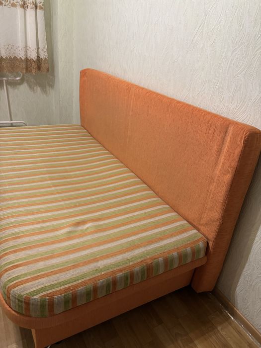 Диван для спальни