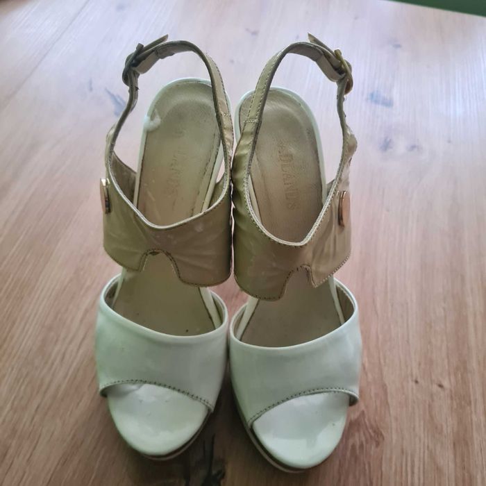 Елегантни дамски обувки