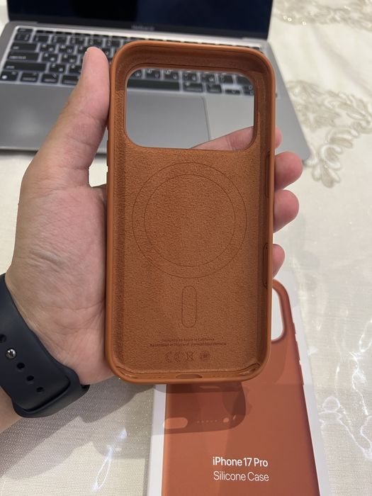 Оригинальный чехол для IPhone 17 Pro orange