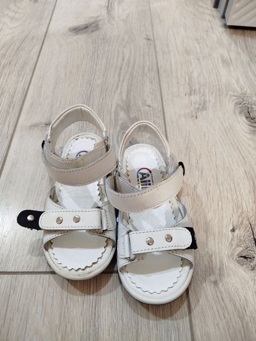 Продам сандали на девочку