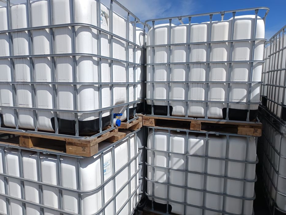 Цистерни 1000 литра,Бидони един тон като нови!