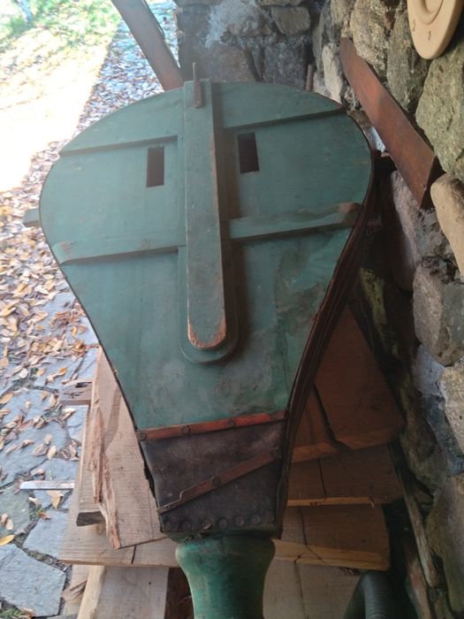 Продавам много стара ковашка духалка за оджак перфектна и до днес