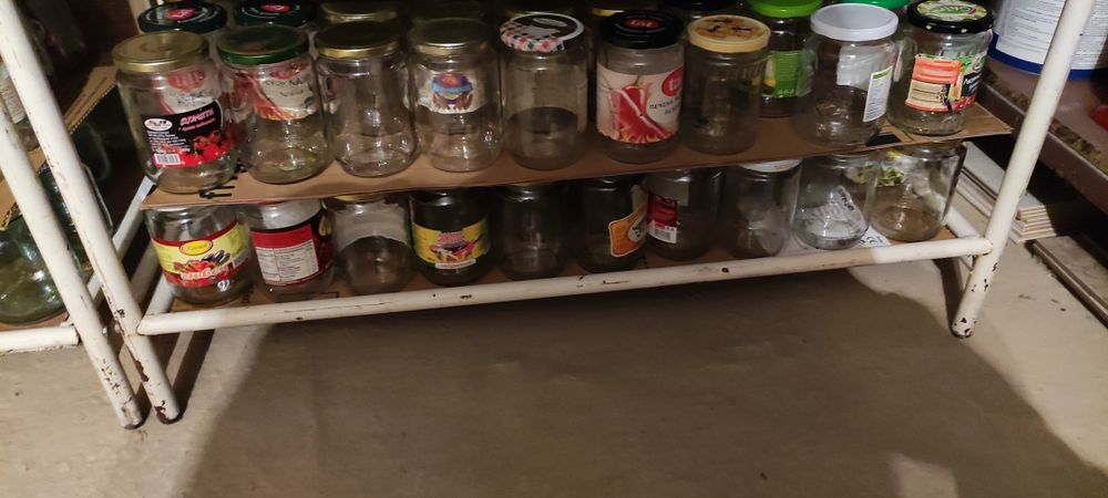 Продавам стъклени буркани