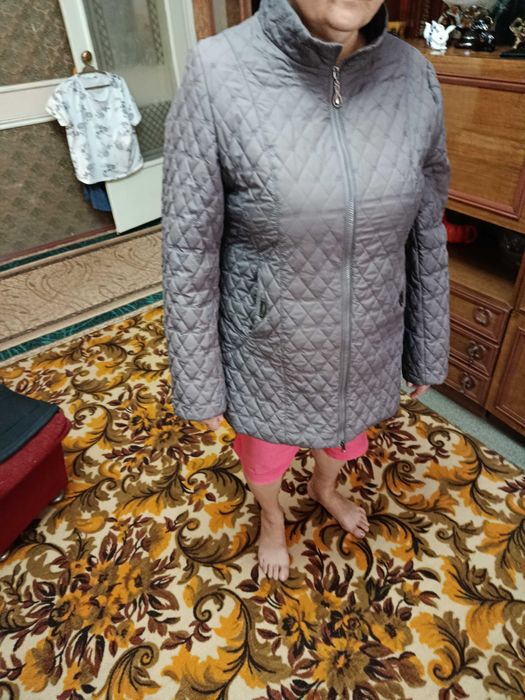 Продаются    две   женские   куртки  толстая   и  тонкая  куртки