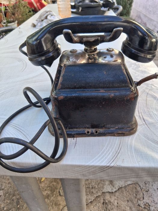 Telefon  pt colecționari de arta.