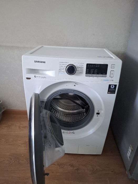 Продаю стиральную машину