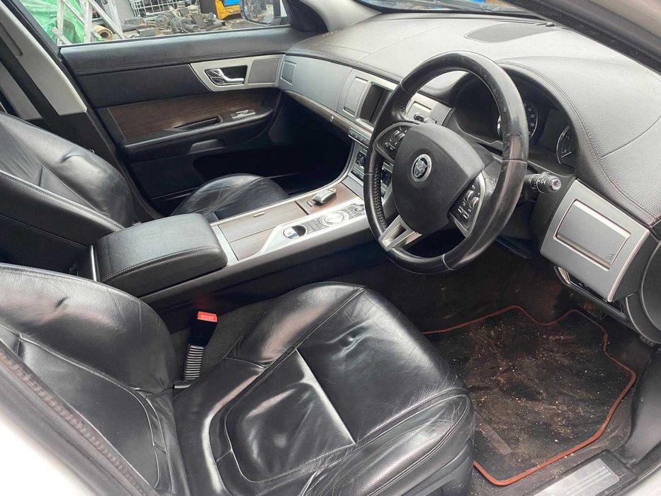 Dezmembrez jaguar xf facelift 2.2d  224dt/bara xf/capota xf/far xf