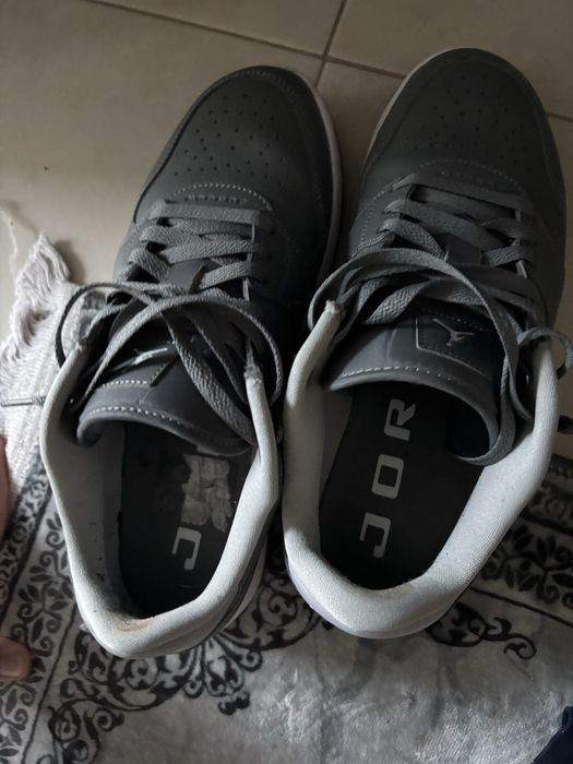 Vand adidasi jordan courter connecter low
