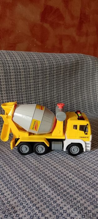 Бетономешалка машина игрушка.