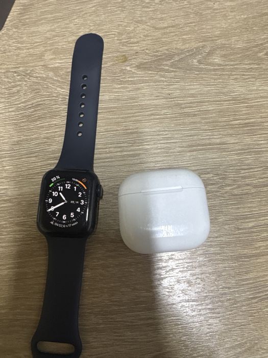 продам наушки и часы apple watch 3se и airpods 4