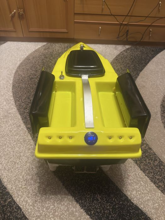 Vand  Navomodel sau barcuta de pescuit cu pilot automat robo