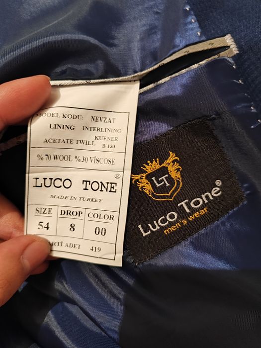 Продам классический костюм