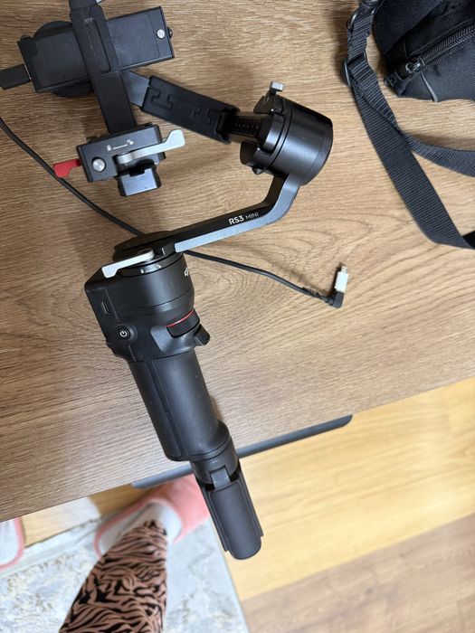 Продам стабилизатор dji RS3 mini