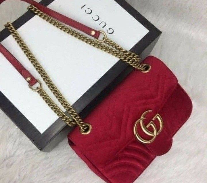 Geanta catifea Gucci Marmont, logo metalic auriu mat, saculet, etichet