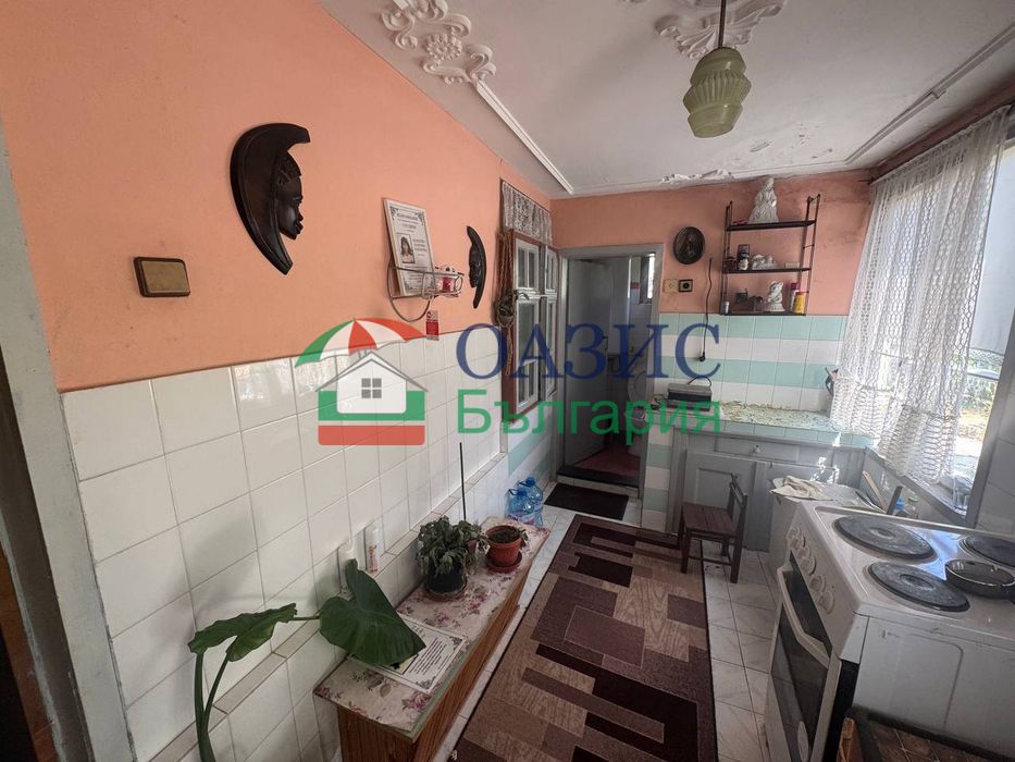 Двуетажна къща в с. Гълъбец на парцел 730 кв м, Общ. Поморие, обл.