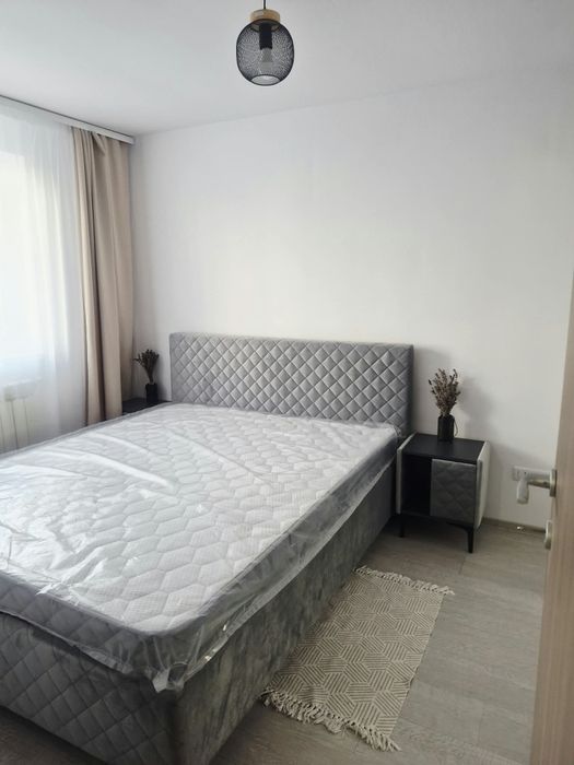 Vând apartament cu doua camere, renovat, mobilat,utilat nou, parcare