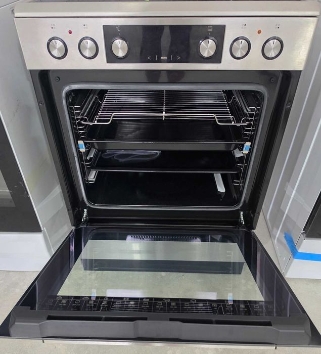Amica SHCX 913 100 E е свободностояща електрическа печка (готварска печка с керамичен плот)