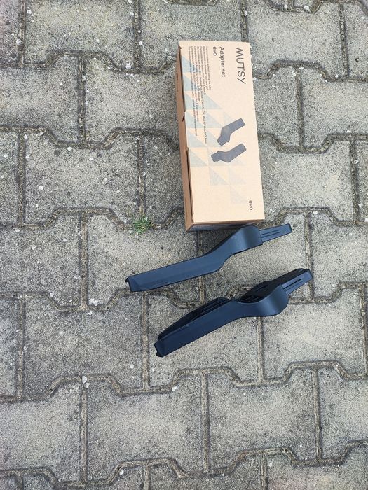 Adaptor adaptori cărucior mutsy evo  compatibil cu mai multe tipuri de