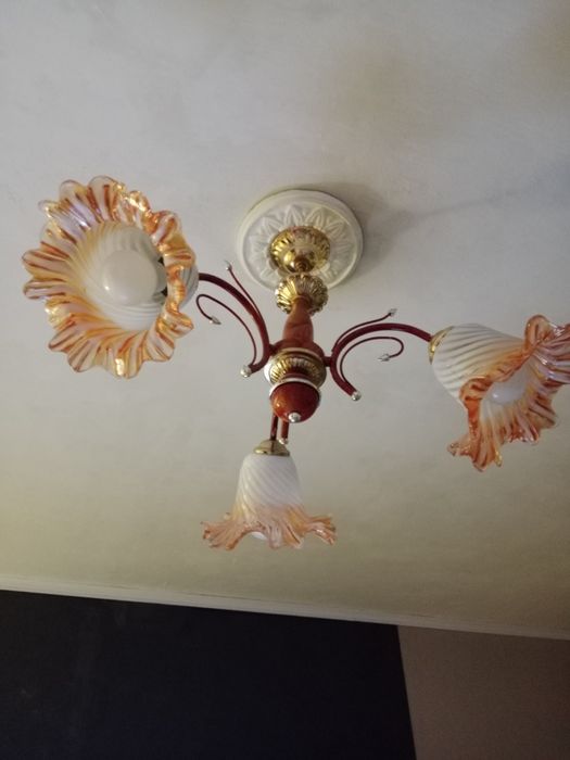 Продам люстру б/у