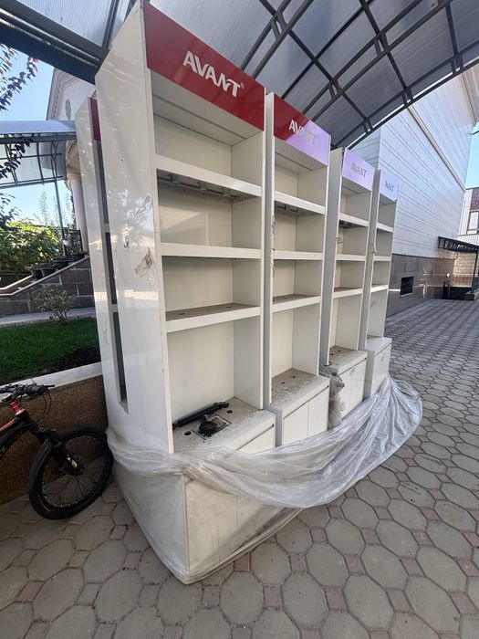 Продам витрины торговые стелажи