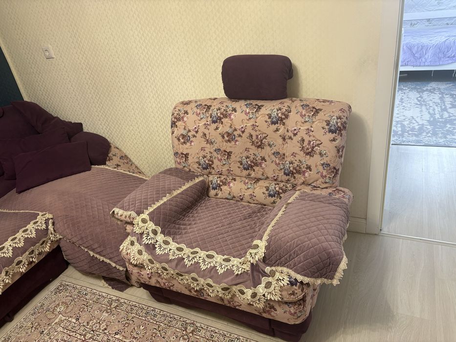 Продам угловой диван и кресло