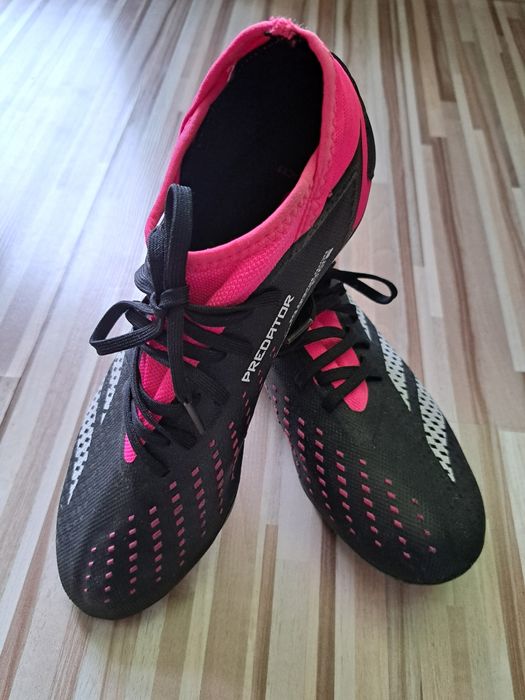 Футболни обувки Адидос