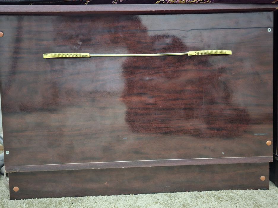 Шкаф  ва сандик сотилади.