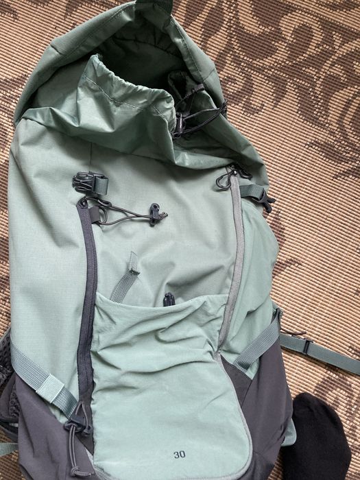 Rucsac drumetie Quechua 30L+ husa impermeabila