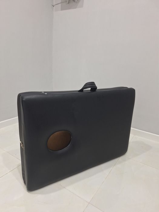 Продаётся массажная кушетка