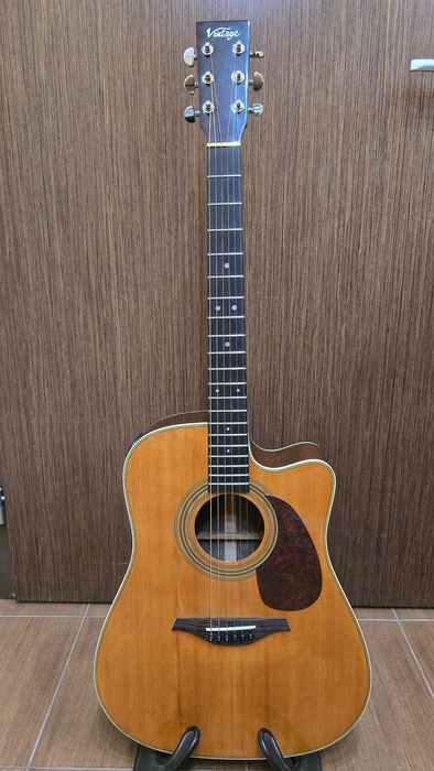Vintage VEC 1100N all solid акустична китара