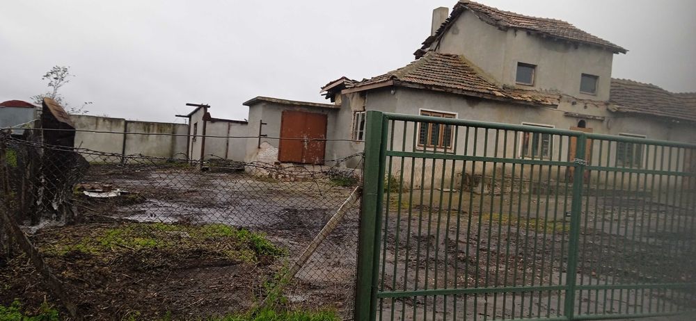 Дава се под наем Промишлена сграда в с. Кардам, Област Добрич - 4000 кв.м за 62962.56 € - Снимка #2