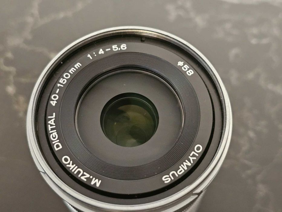 Olympus OM-D E-M10 Mark II la cutie Obiectiv 40-150mm/3 baterii/geanta