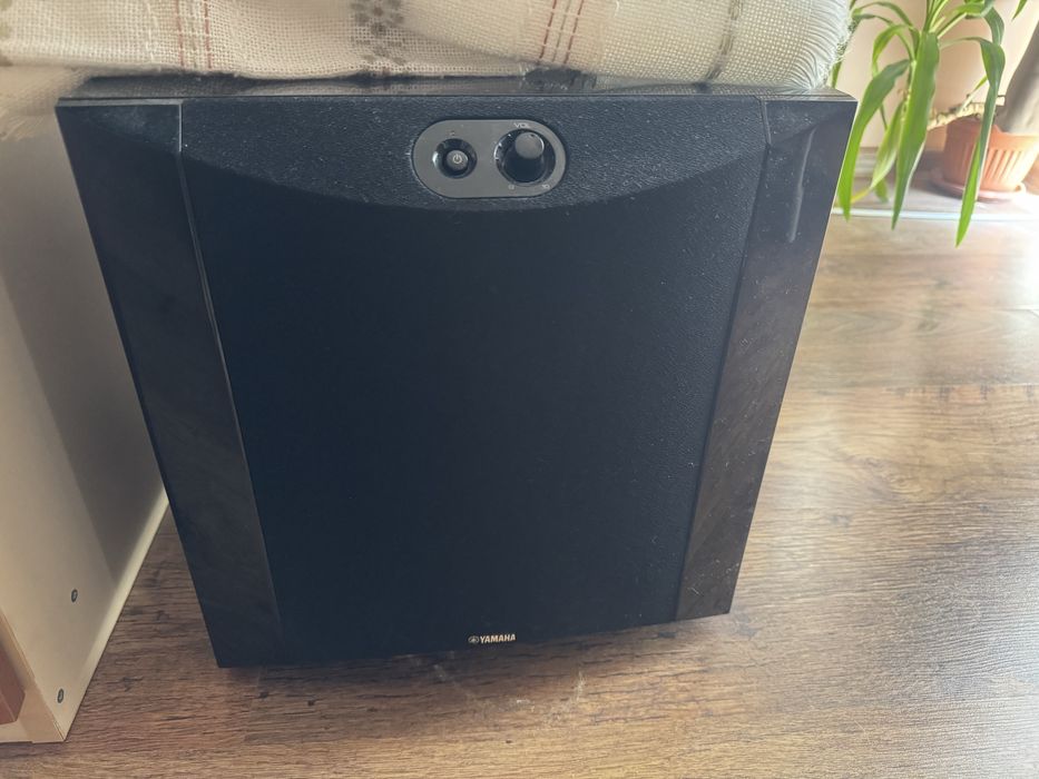 DolbyAtmos Yamaha YSP 5600 и subwoofer Yamaha NS-SW300 Звуков проектор
