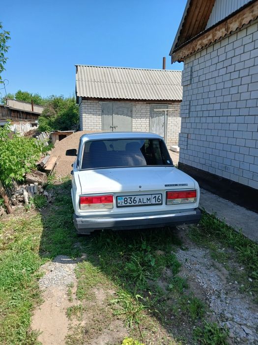 Автомобиль ваз 2107