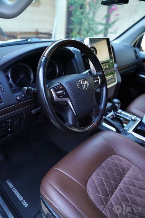 Toyota Land Cruzer 200..