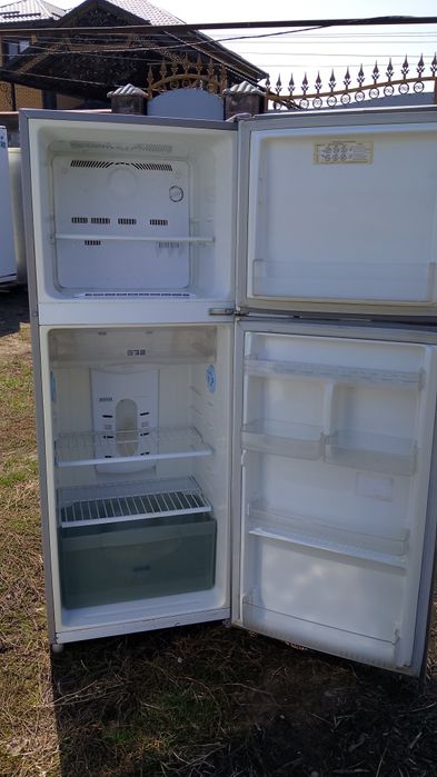 Холодильник самсунг с достовеой