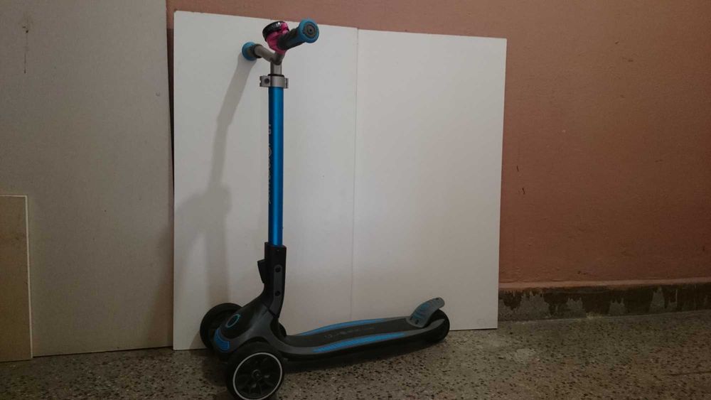 Тротинетка GLOBBER ULTIMUM и тротинетка ORBIT BYOX