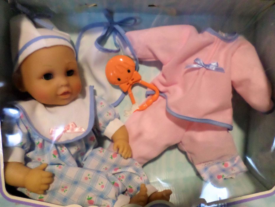 Реалистична кукла-бебе с аксесоари