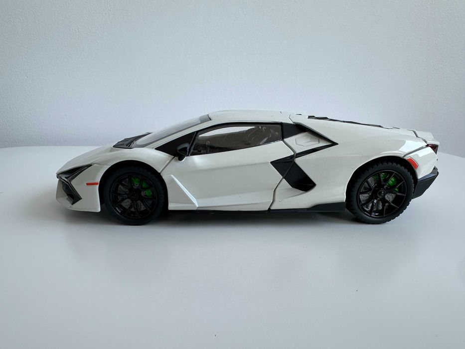 Macheta auto Lamborghini Revuelto 1/24