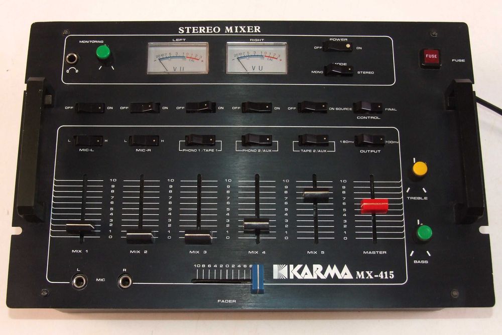 Mixer KARMA: 3 iesiri, 9 intrari inclusiv pentru 2 microfoane, NOU