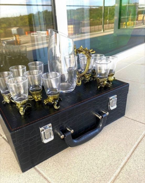 Рюмки перевертыши с графином в кейсе