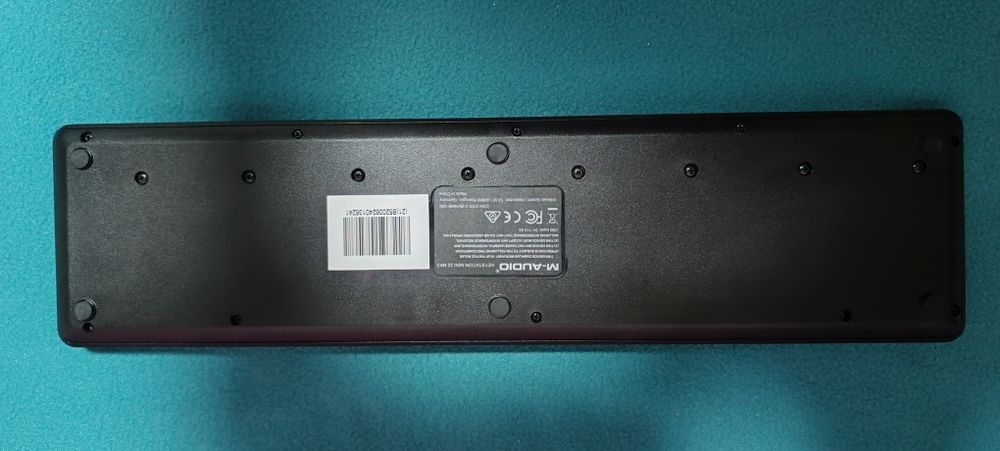 Продам MIDI клавиатуру M Audio