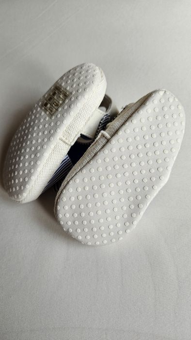 Пантофти за бебе - момиче