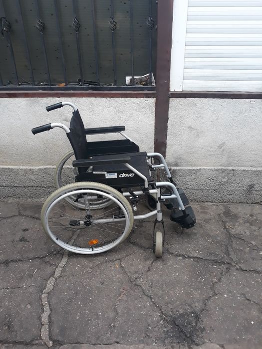 Carucior handicap scaun cu rotile